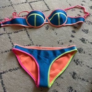 Triangl bikini set size XS